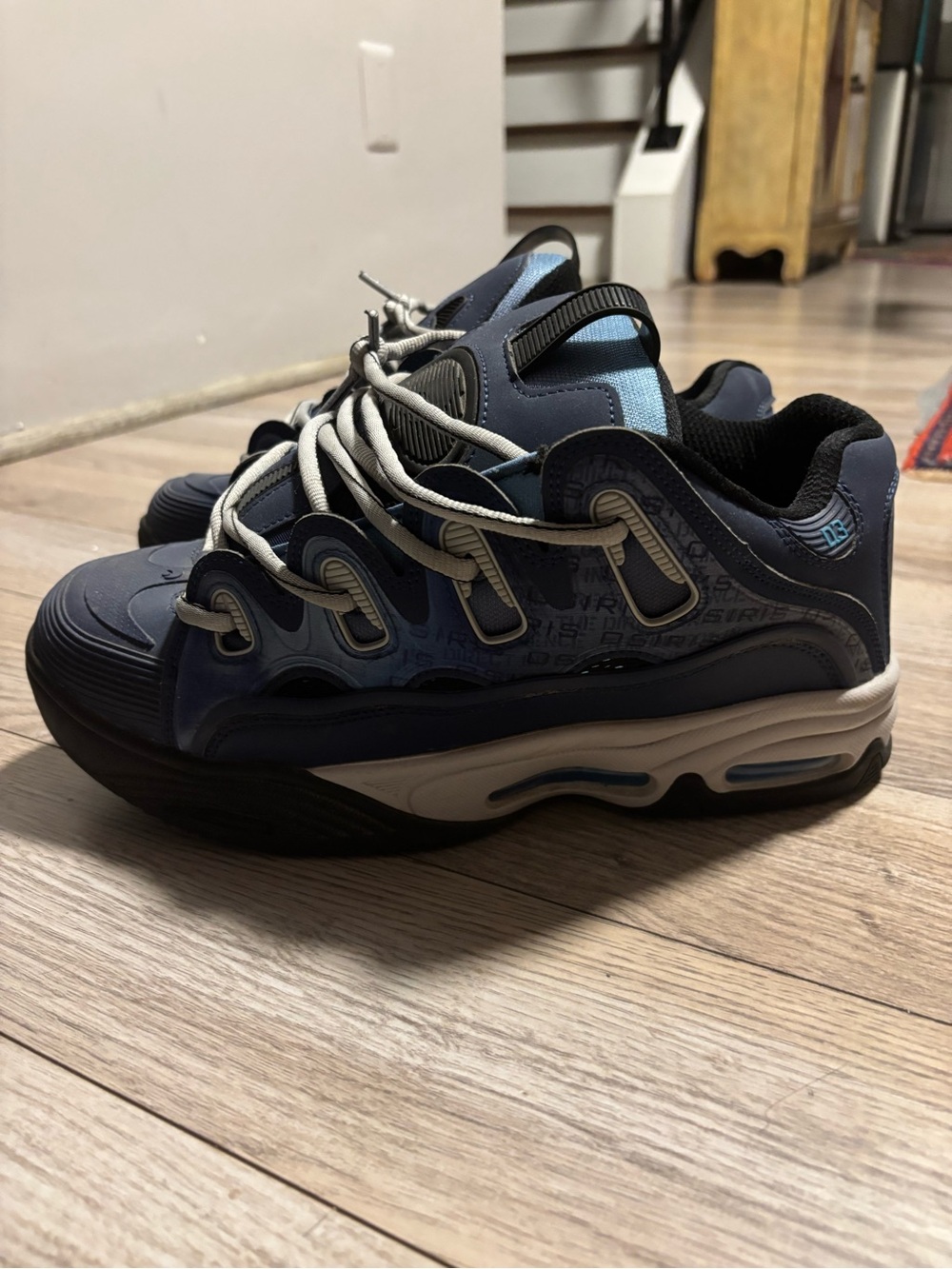Osiris D3 2001 12-13 men’s Blue and Black Low-Top Sneakers